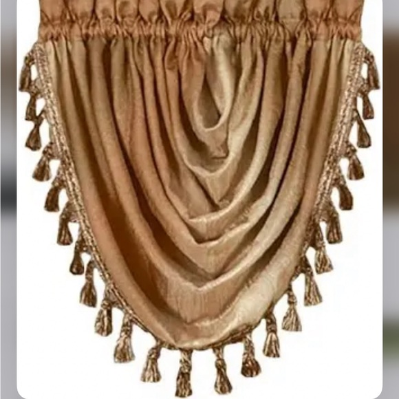 Ombré valances 4 pair beautiful with tassels new in package waterfall valances - Picture 2 of 3